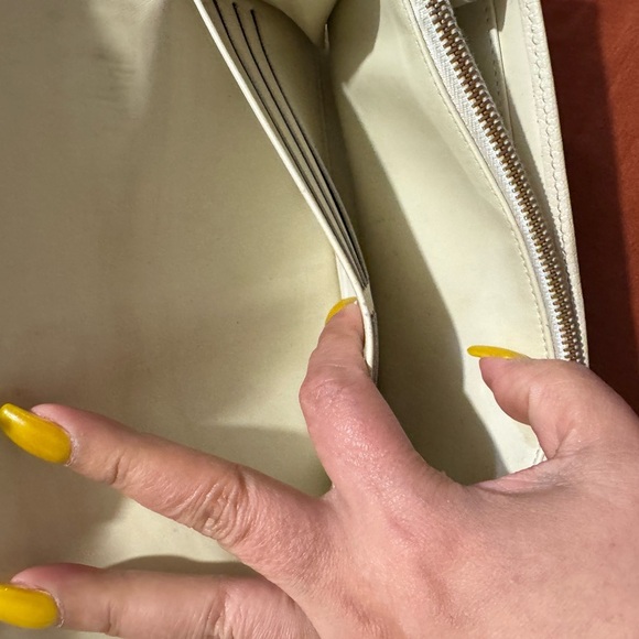 Louis Vuitton Suhali Cream Leather Wallet with Buckle - Picture 6 of 10